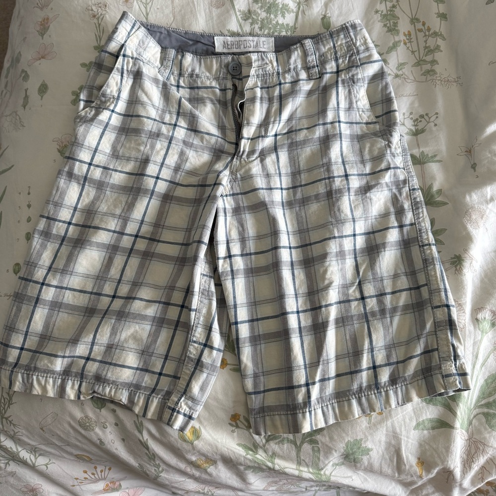 Aeropostale Men's White and Blue Plaid Cargo Shorts - Size 28